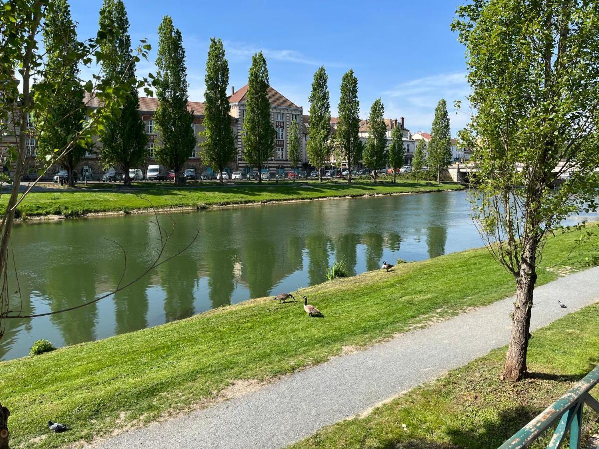 Apartament Le Voltaire Melun Zewnętrze zdjęcie