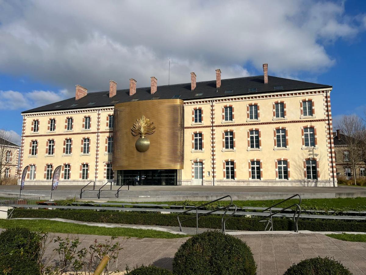 Apartament Le Voltaire Melun Zewnętrze zdjęcie
